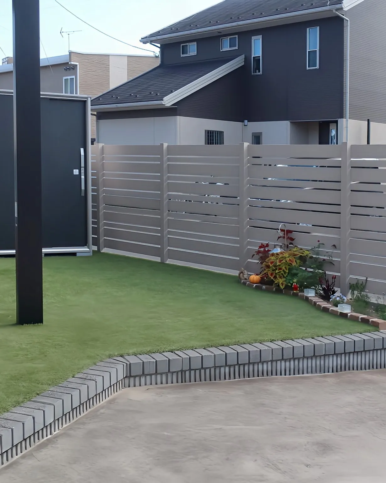 手つかずだったお庭が、明るく楽しい空間に生まれ変わりました🌞