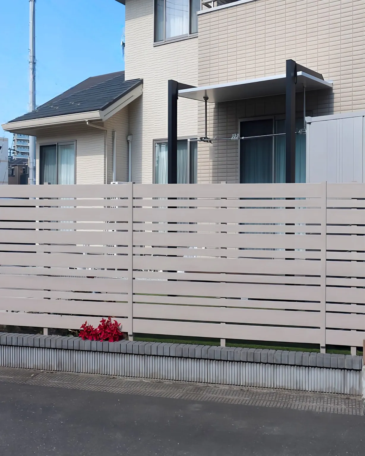 手つかずだったお庭が、明るく楽しい空間に生まれ変わりました🌞